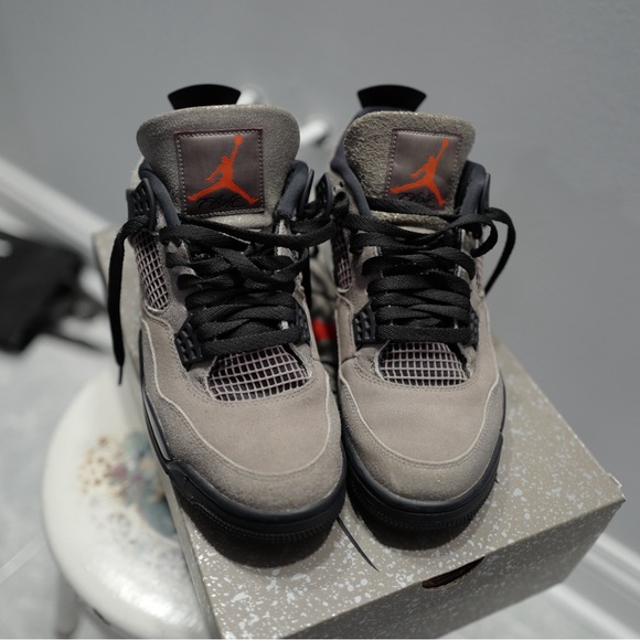 Jordan 4 taupe - Picture 2 of 4